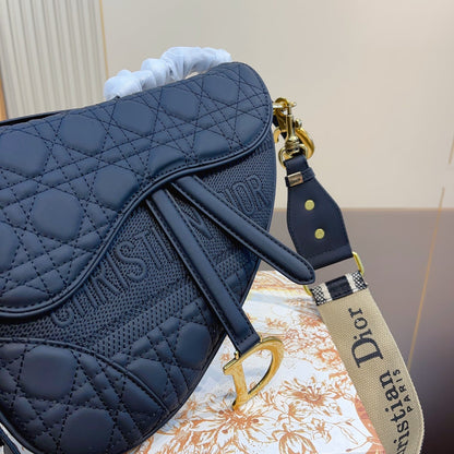 2025 Bag Fashion Ringer Scrub Saddle Bag