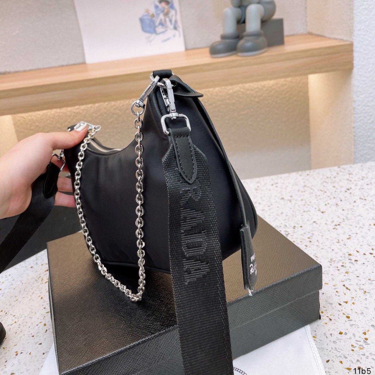 2025 Bag Re-Edition 2005 Bag P2