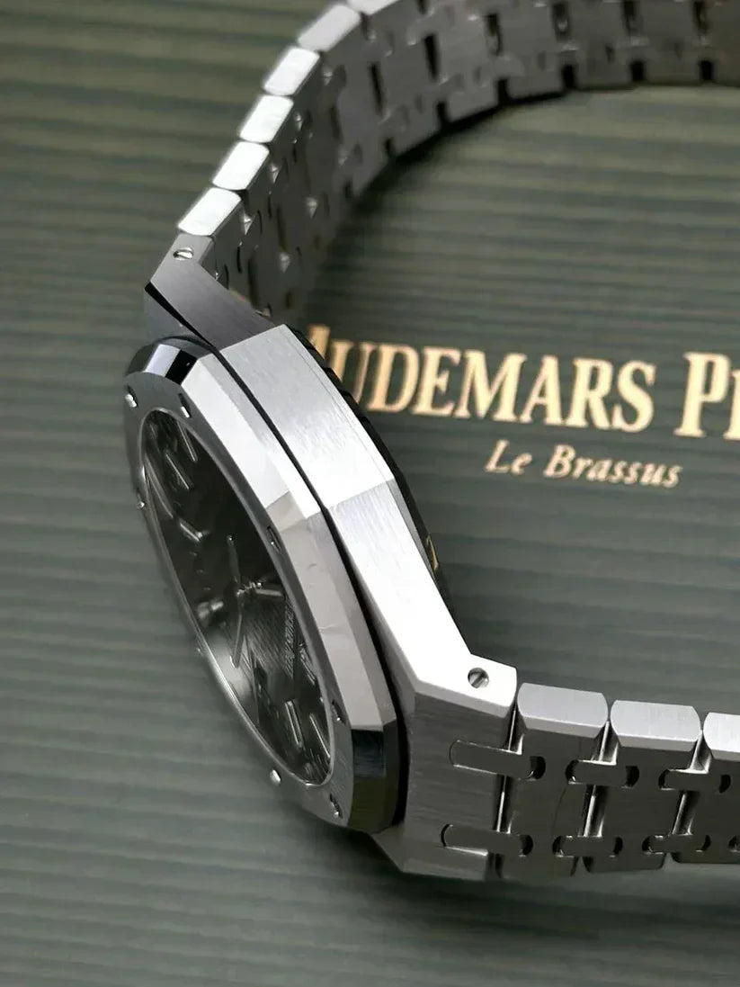 Audemars Piguet Royal Oak Automatic Watch 41mm Black Dial 15500ST