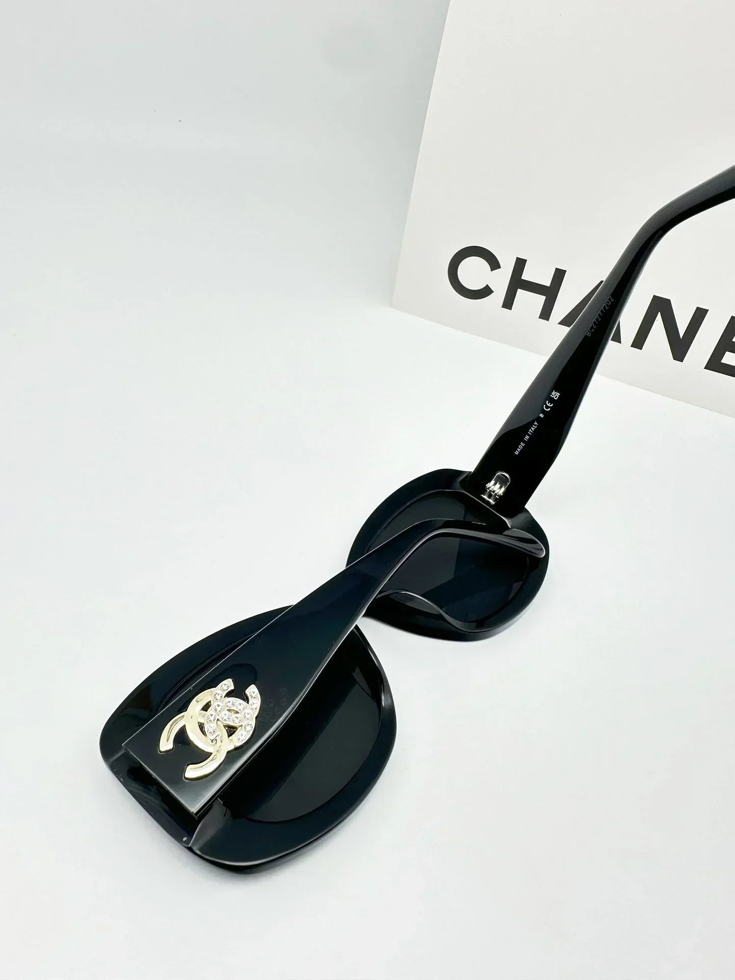 2025 Sunglasses  Retro Diamond Stylish Sunglasses