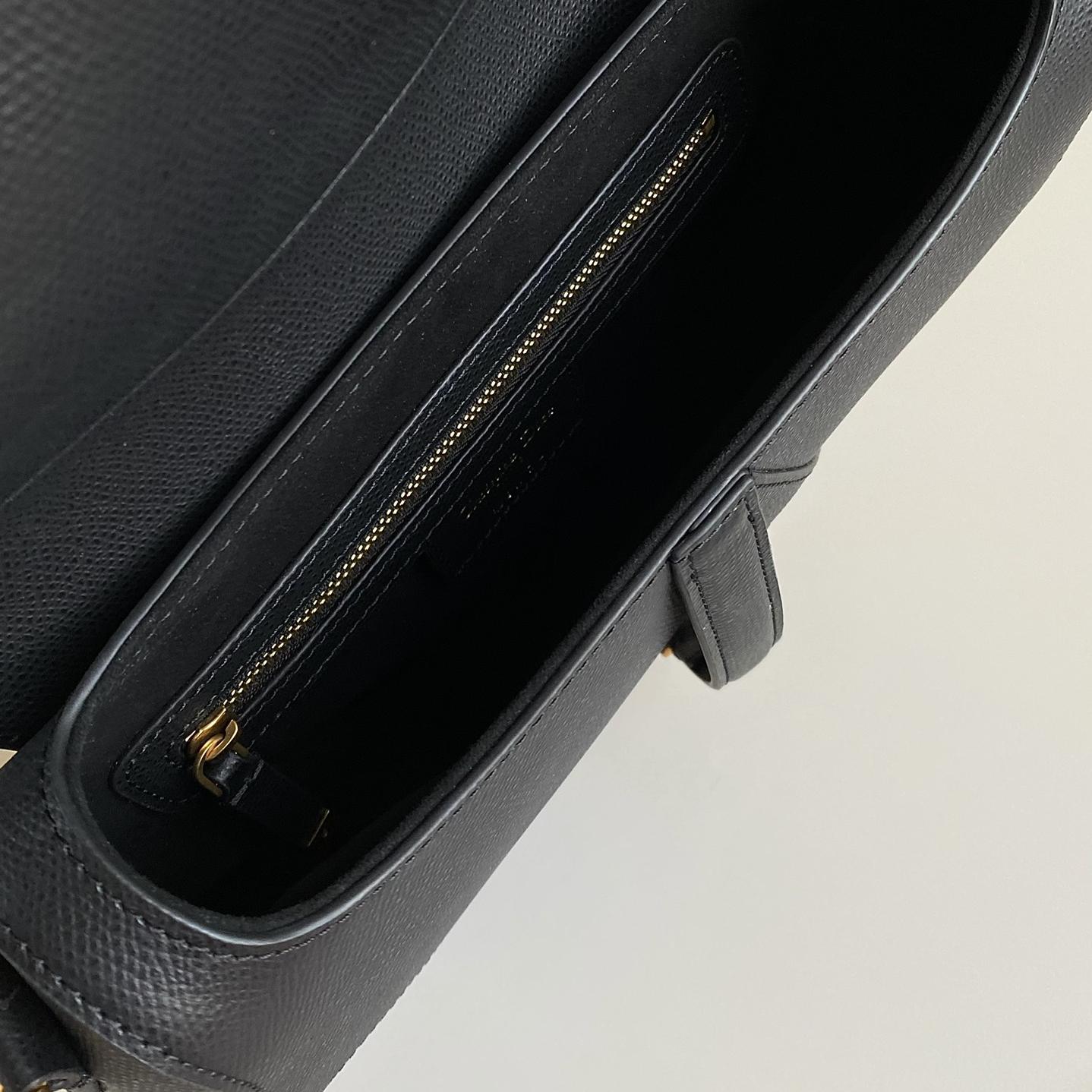 2025 Bag Classic Saddle Bag W239