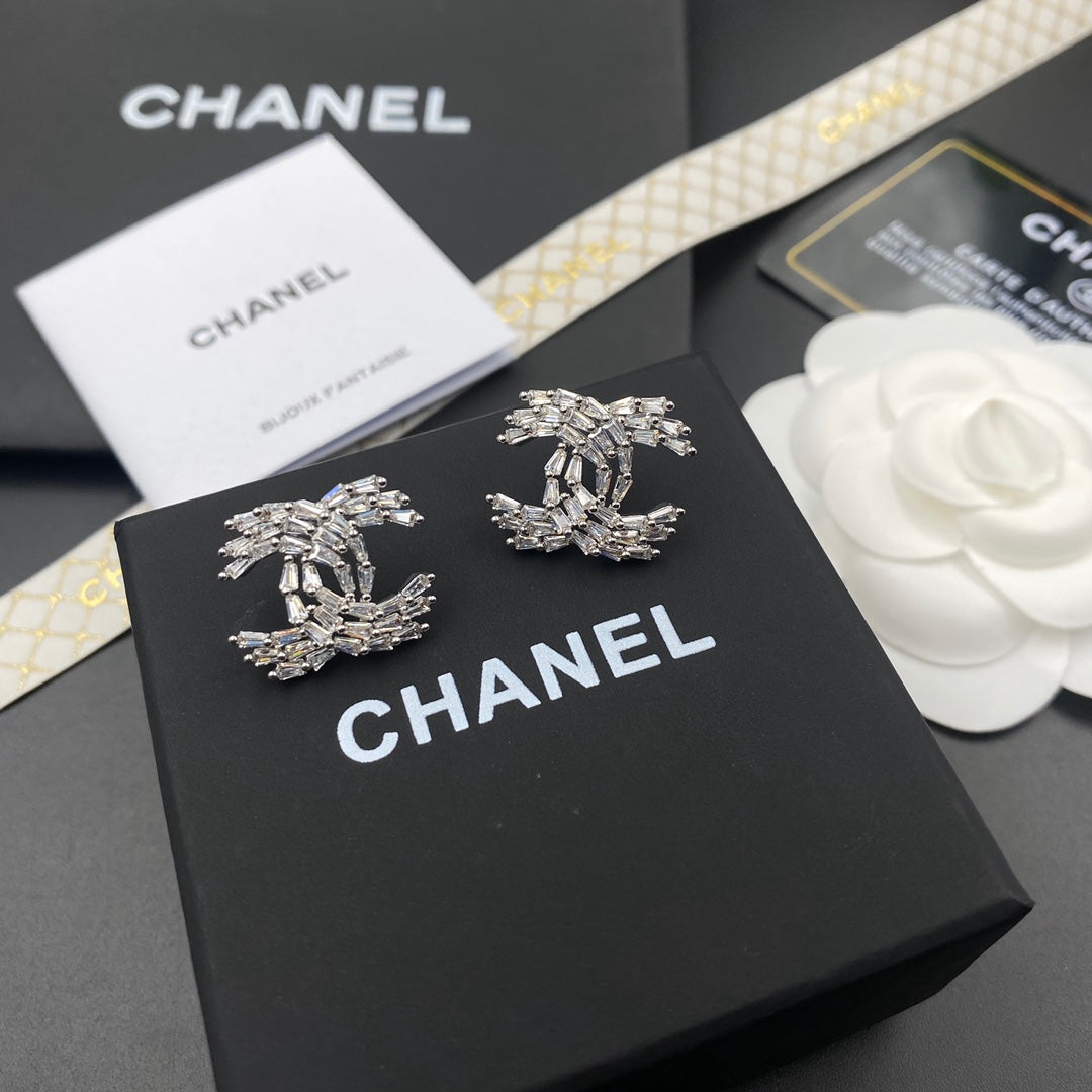 2025 Sparkling Crystal and Diamond Earrings