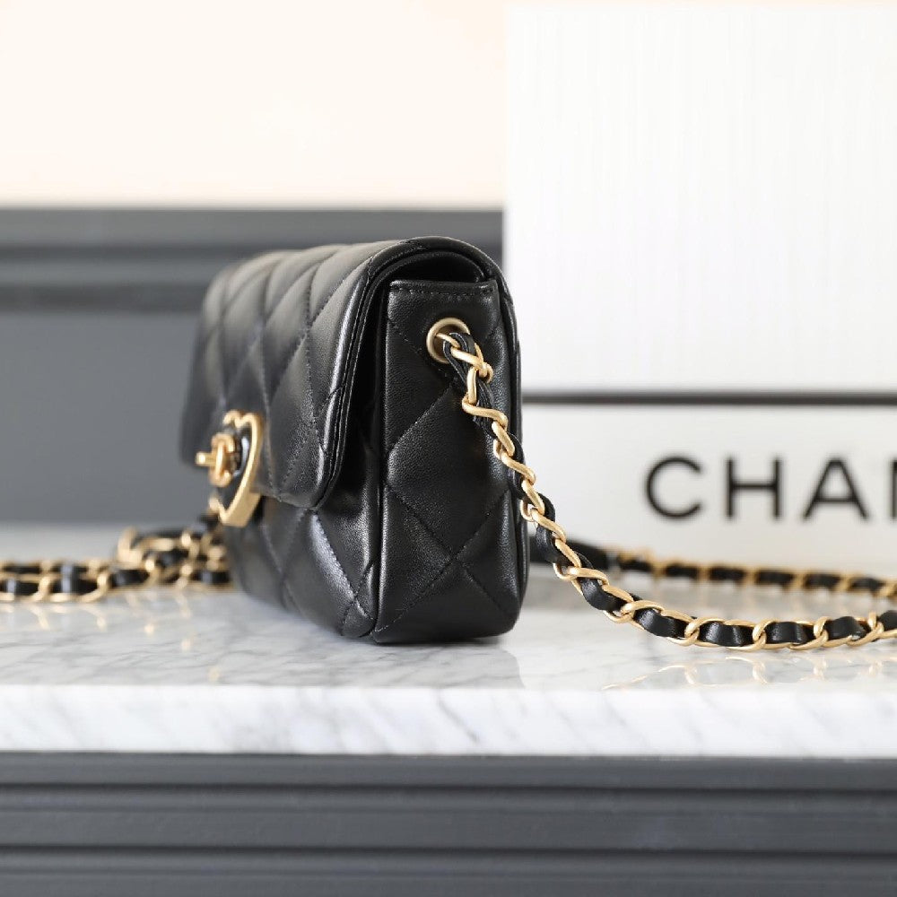 2025 Bag Classic Flap Bag W64