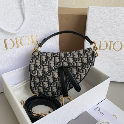 2025 Bag Classic Saddle Bag W240