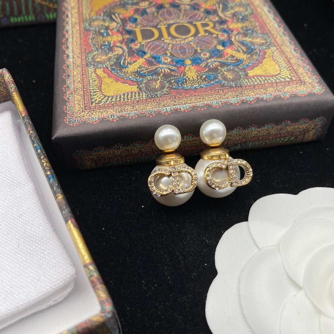 2025 Elegant Diamond Letter Pearl Earrings