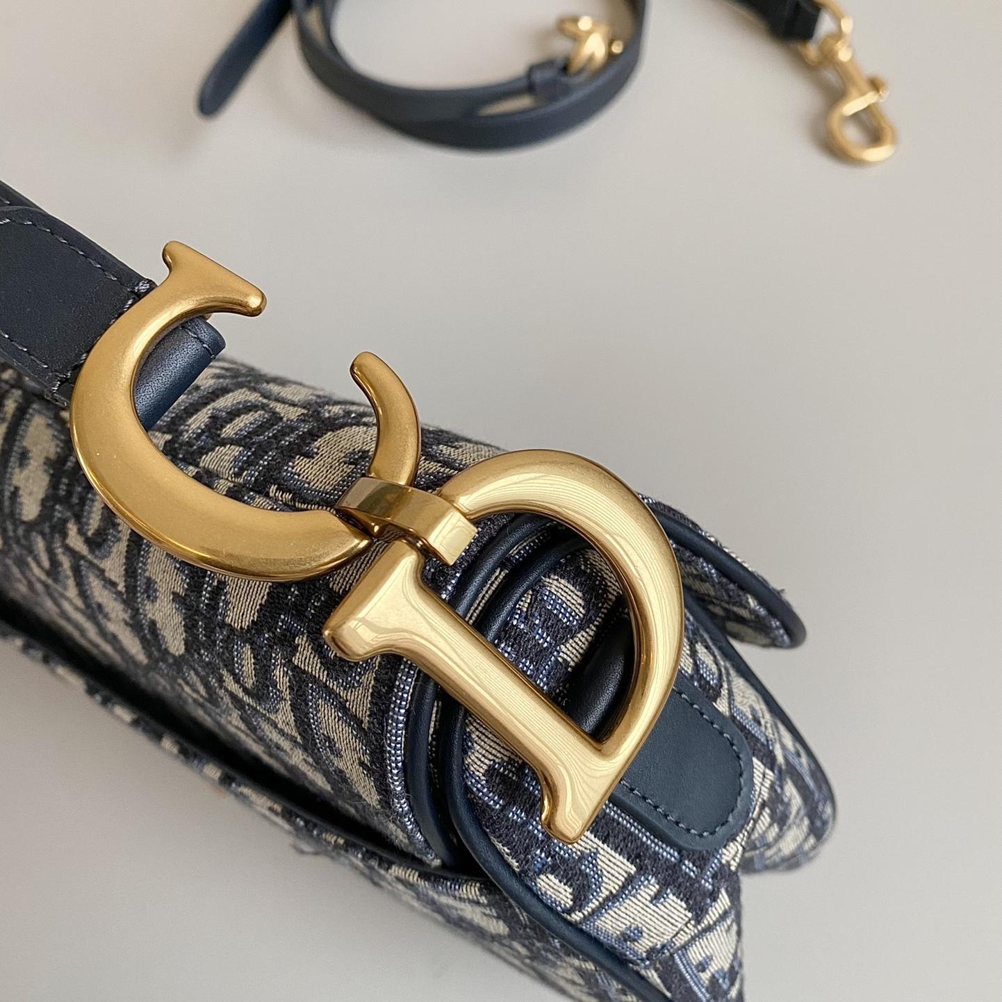 2025 Bag Classic Saddle Bag W240