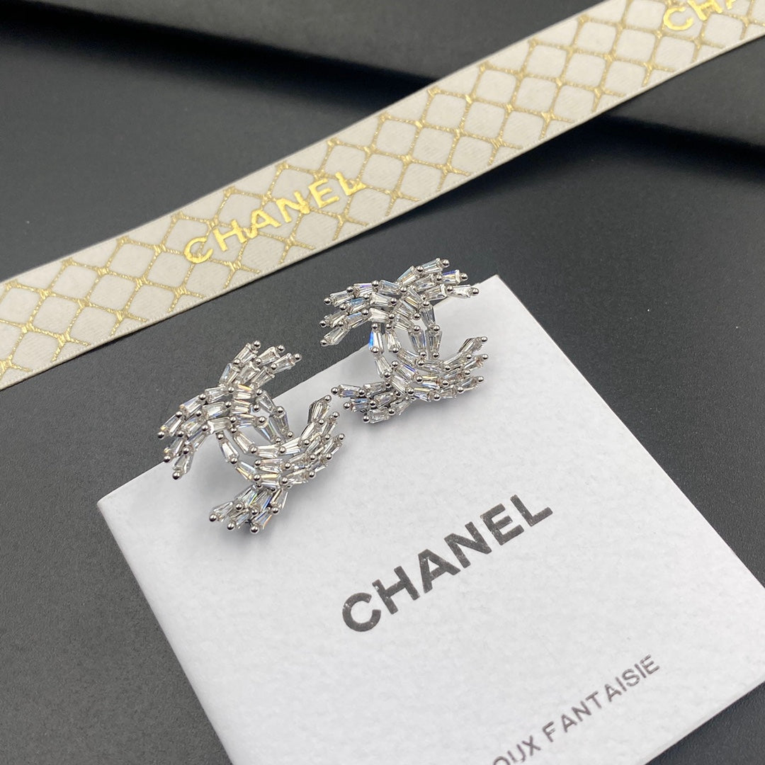 2025 Sparkling Crystal and Diamond Earrings