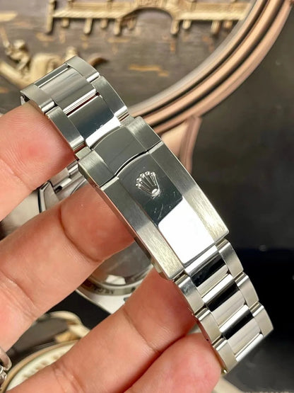 Watch antimagnetic series 116400gv Green crystal, 40mm case diameter