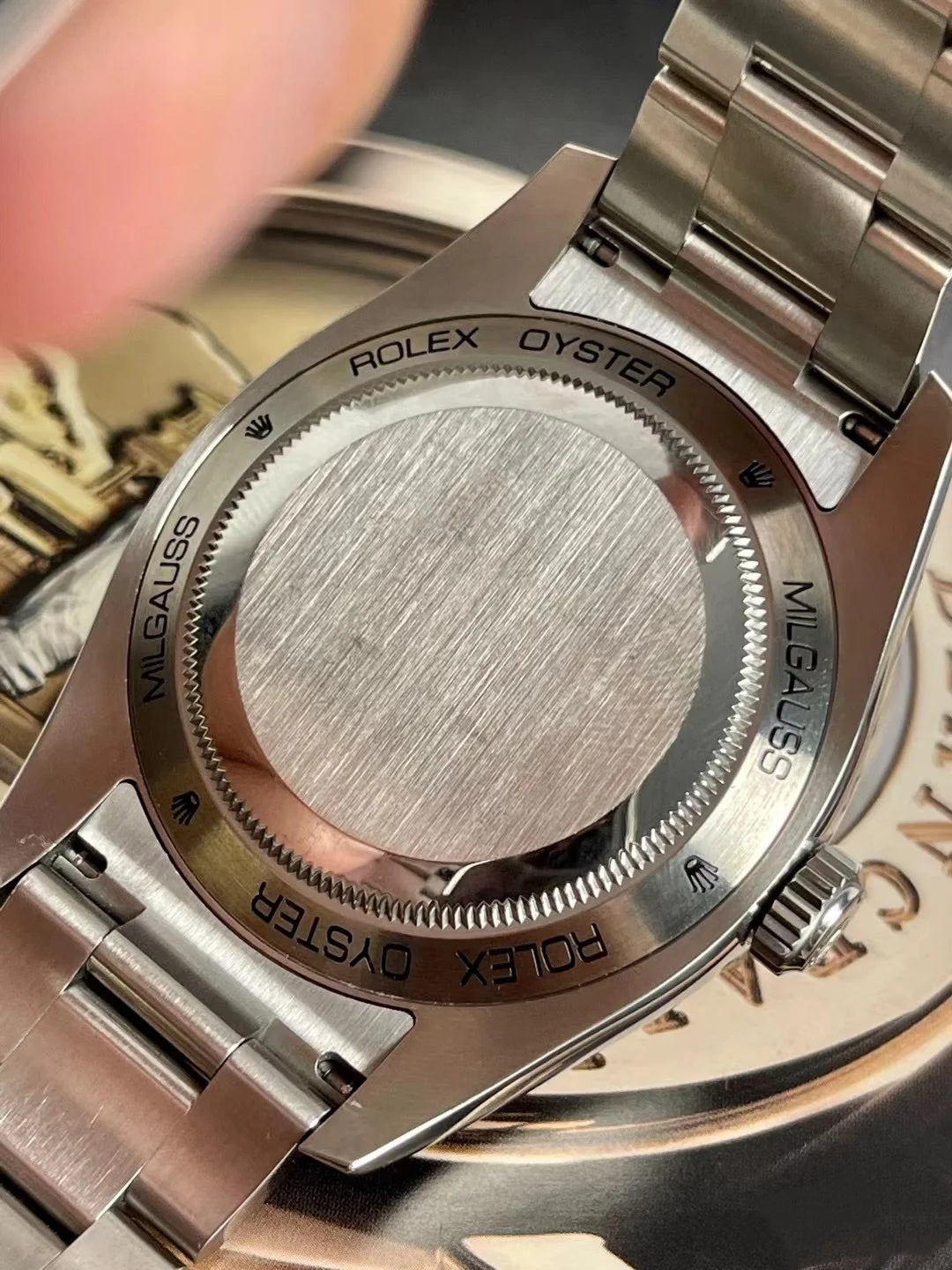 Watch antimagnetic series 116400gv Green crystal, 40mm case diameter