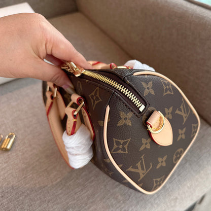 2025 Bag Stylish Top-handle Bag W31068