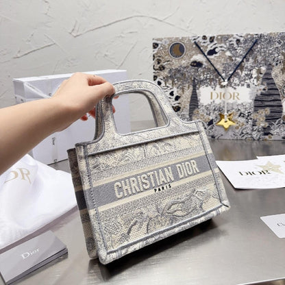 2025 Bag Classic Tote Bag W94