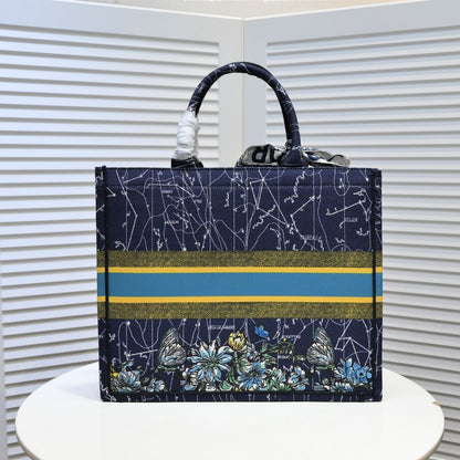 2025 Bag Classic Tote Bag W241